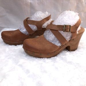 KORKS Abloom Clog. Platform Slingback Size 8M Tan color